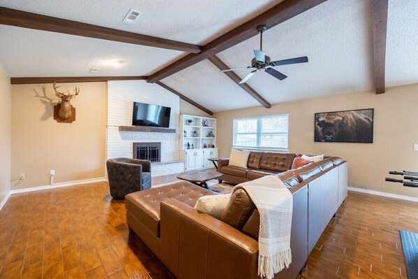 Living Room | Smart TV | Wood Fireplace | Board Games