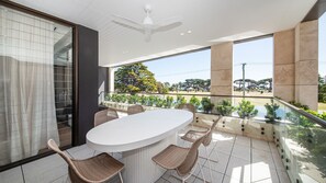 Balcony Dining with Seating for 6