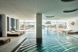 Indoor/outdoor pool