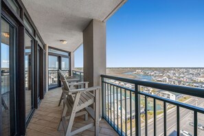 Spacious Balcony w/Amazing Views