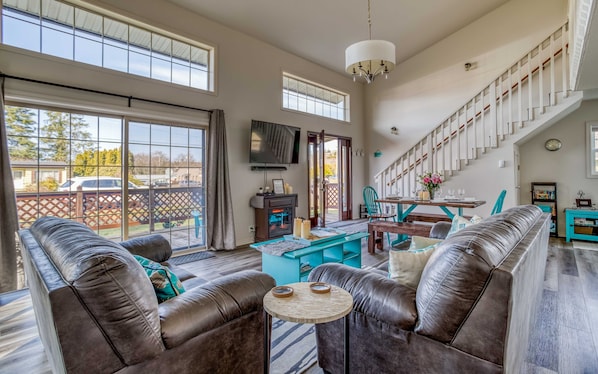 Living Room, Seating,TV