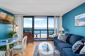 Reconnect with your loved ones in this Bright & Beautiful 1 Bedroom Condo!