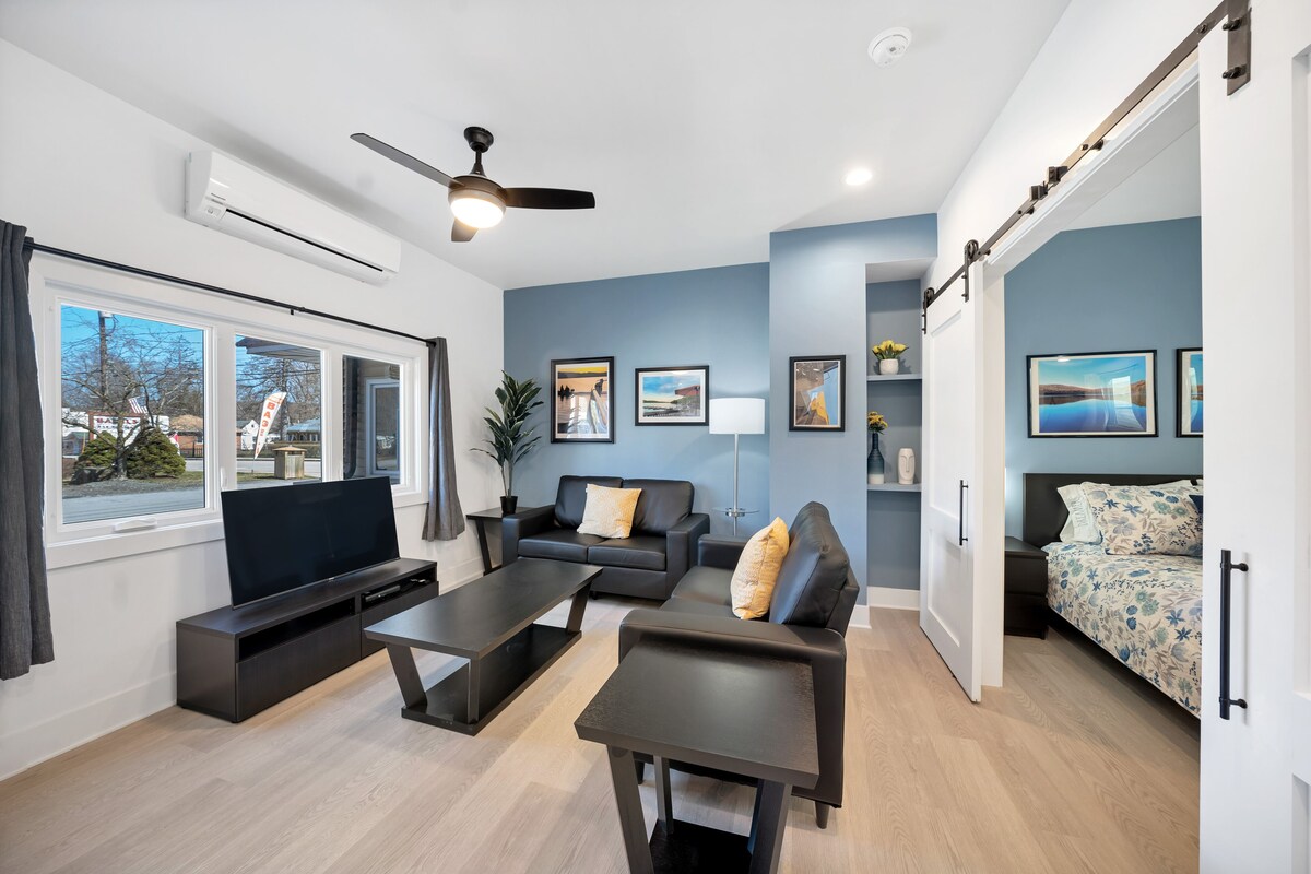 Stay in the heart of Greenwood Lake minutes away from the lake