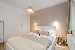 Double bedroom (We provide prepared beds with high-quality bed linen)