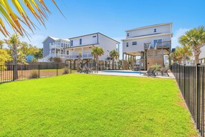 Backyard / Exterior - Back