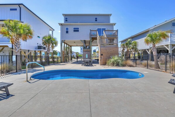 Pool Area / Exterior - Back