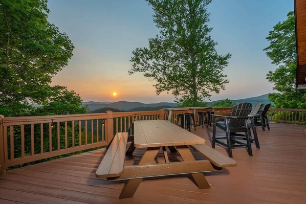 Cabin 2 - eat dinner on the top deck and enjoy the view!