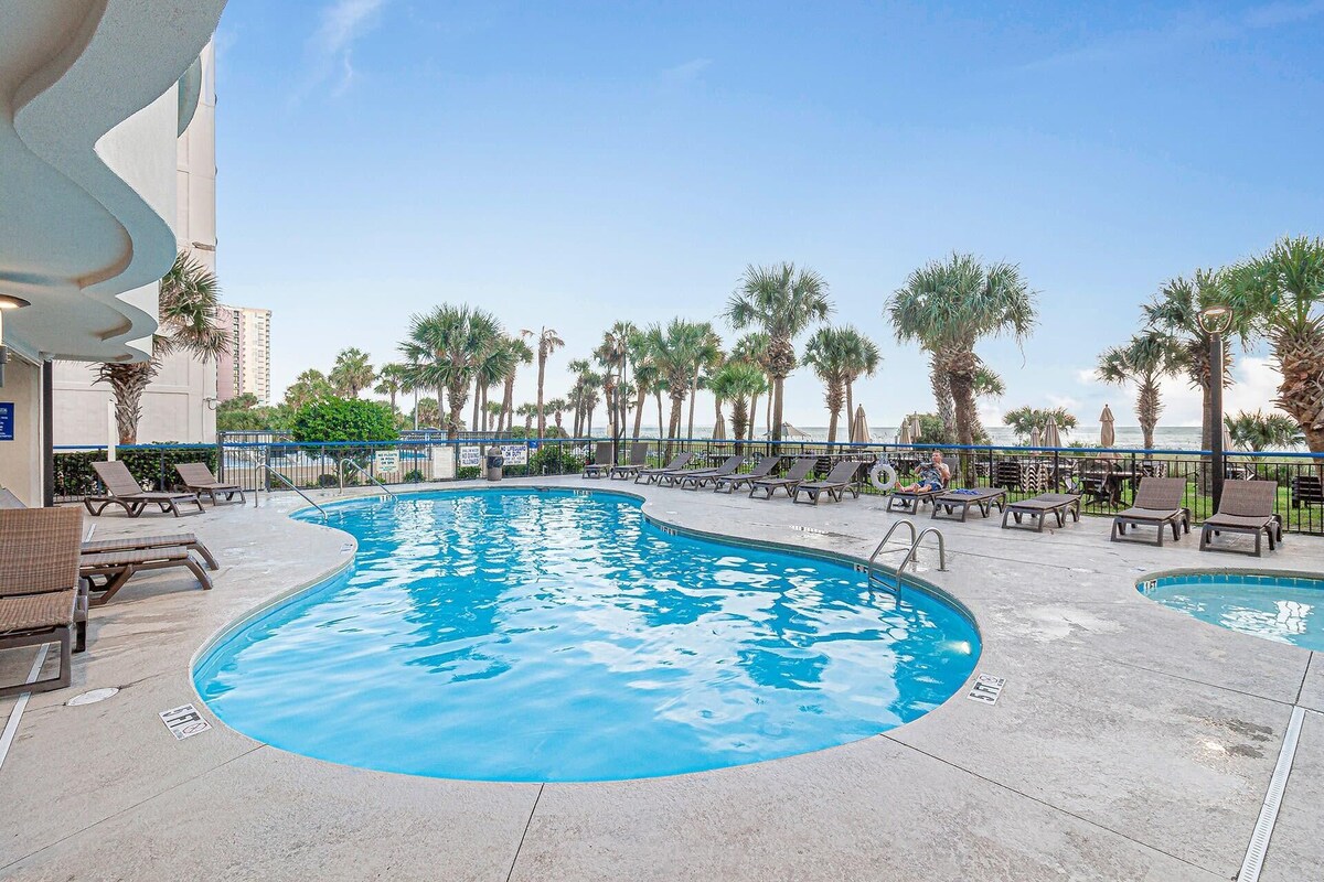 Tiki Beach by StayMareni | Oceanfront King