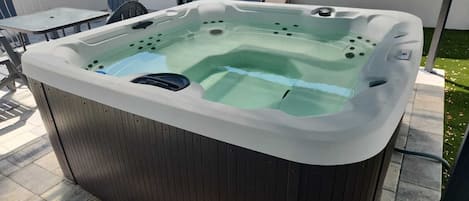 屋外スパ浴槽