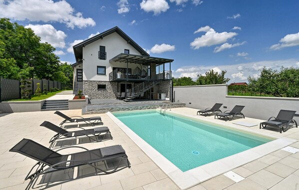 pool