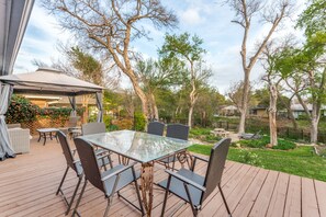 Outdoor dining