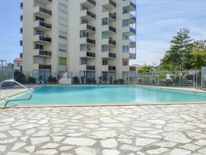 L'Eau, Bâtiment, Ciel, Propriété, Fenêtre, Piscine, Bleu Azur, Arbre, Maison, Ombre