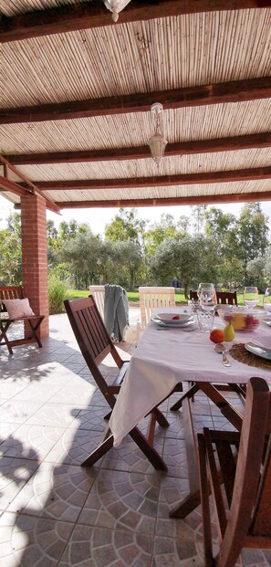 Outdoor dining