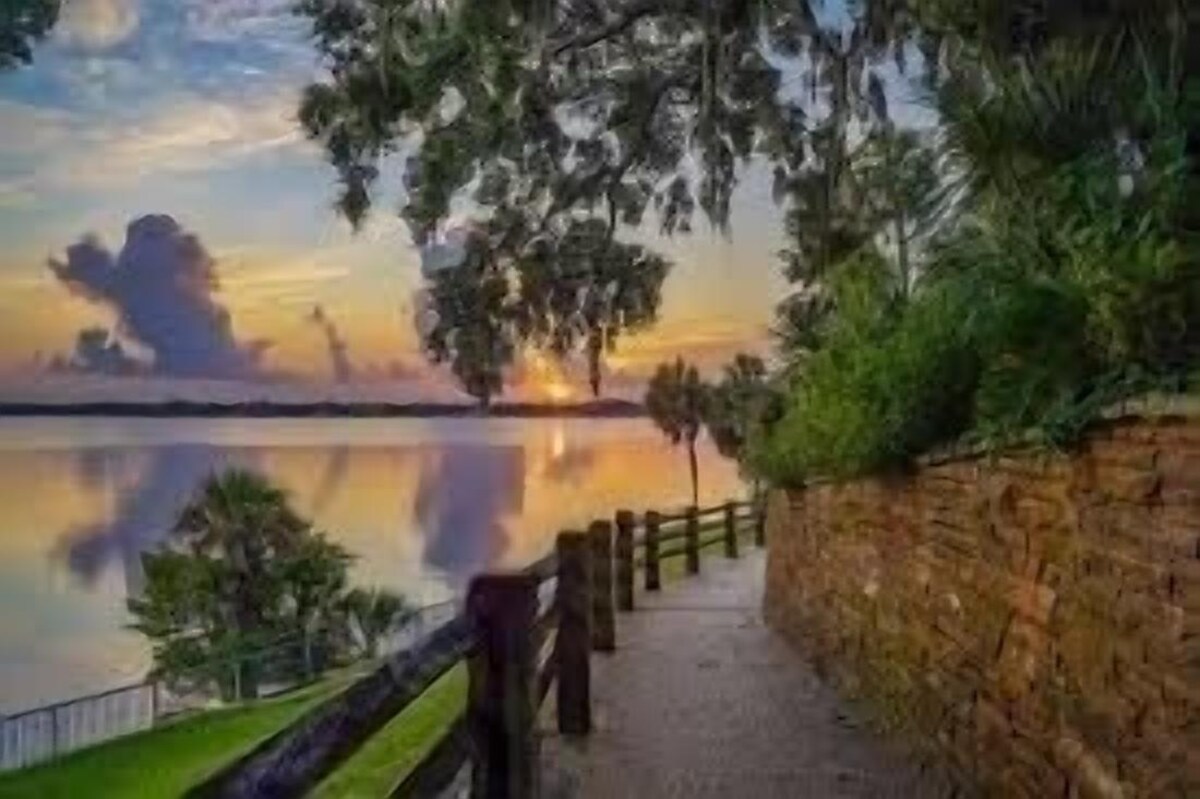 Waterfront Home – Luxury Relaxation – Heart of Safety Harbor