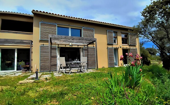 la terrasse et le jardin