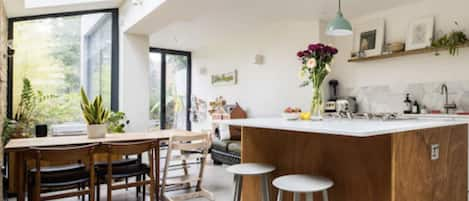 kitchen/dining room