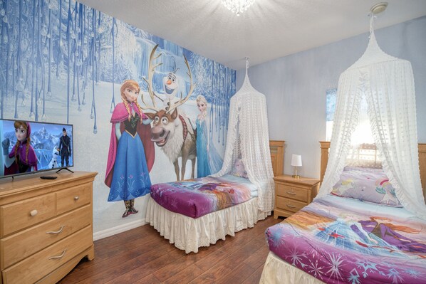The 3rd bedroom with 2 full size twin beds