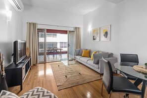 Stylish open-plan...