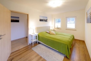 Schlafzimmer mit Doppelbett