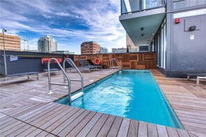 Shared building pool (outdoor) 