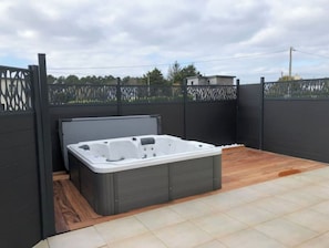 Bain à remous extérieur