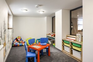 Área de juegos infantiles techada