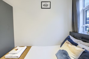 Studio-Superior-Ensuite-Garden view-2