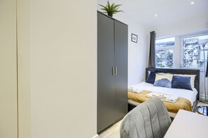 Studio-Superior-Ensuite-Garden view-2