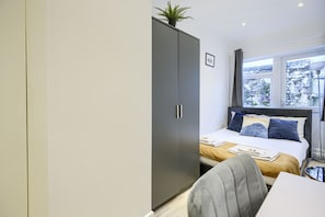 Studio-Superior-Ensuite-Garden view-2