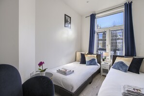 Twin room-Deluxe-Ensuite-Street View-5