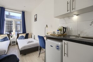 Twin room-Deluxe-Ensuite-Street View-5