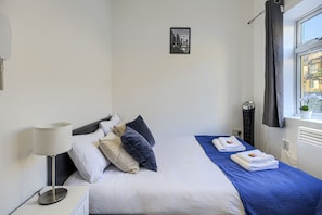 Studio-Deluxe-Ensuite-Garden view-6