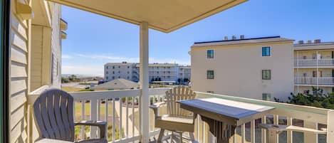 Emerald Isle Vacation Rental | 2BR | 2BA | 906 Sq Ft | Stairs Required to Enter