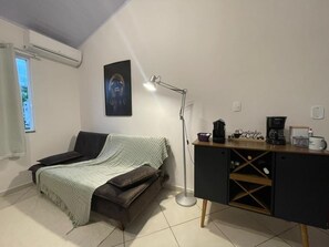 Sala com sofá cama