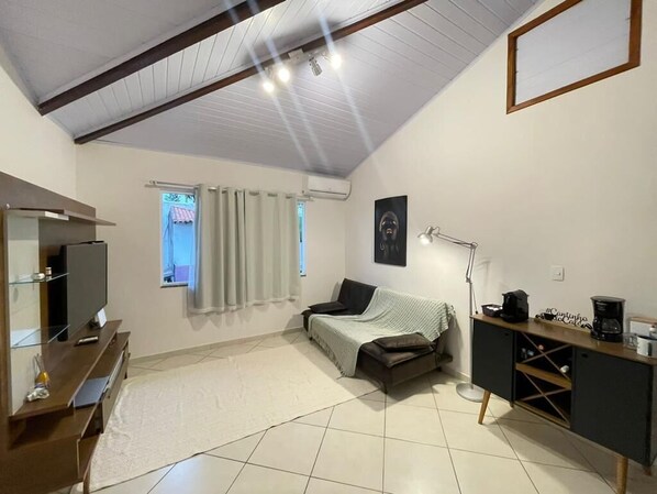 Sala com sofá cama