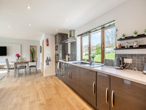 Kitchen | Honey Bee - Honeyhill Farm Cottages, Tytherleigh, near Axminster