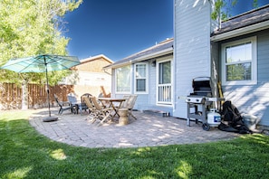 Private PET-FRIENDLY back yard