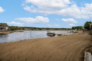 walk out to the beach
