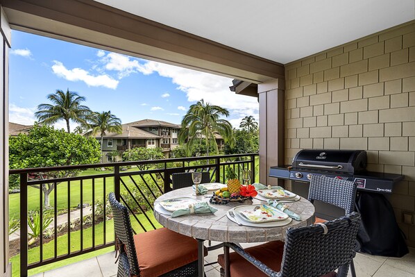 Dinner Table on the Lanai with outdoor grill