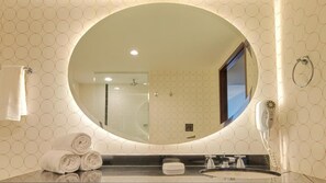 D8PJEGHD-image-3
