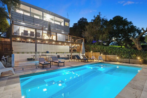 Swimming pool/sun lounge/Pool towels 