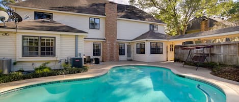 Houston Vacation Rental | 6BR | 3.5BA | Stairs Required | 3,927 Sq Ft