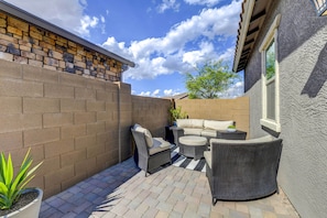 Private Patio | Outdoor Seating