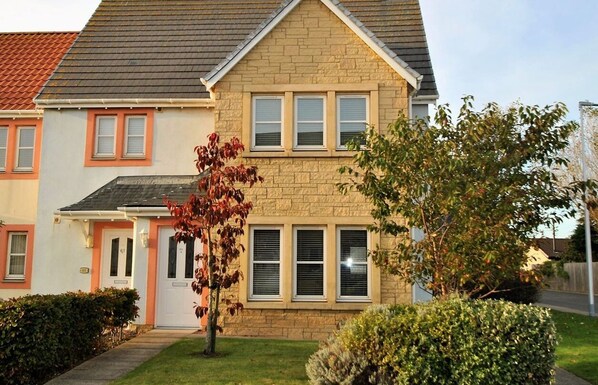 Jessie’s Selkie is located in a quiet residential area near the sea