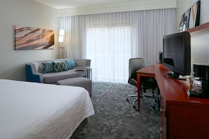 King sized bed! Exact unit will be assigned upon arrival. Views, colors and decor may vary.