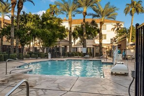 Huge swimming pool, there’s enough room for the whole party!