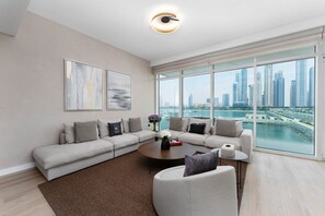 Posh holiday rental with breathtaking views in Emaar Beachfront Dubai