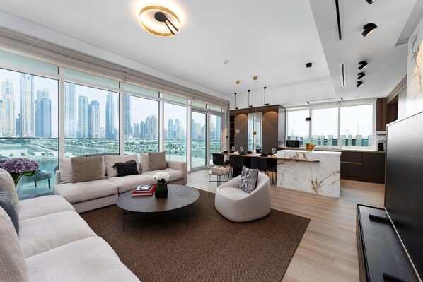 Posh holiday rental with breathtaking views in Emaar Beachfront Dubai