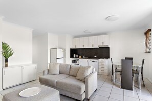 34 Ivory 3358