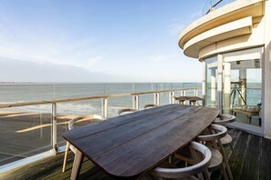 Large rooftop terrace with sea view to relax with friends or family